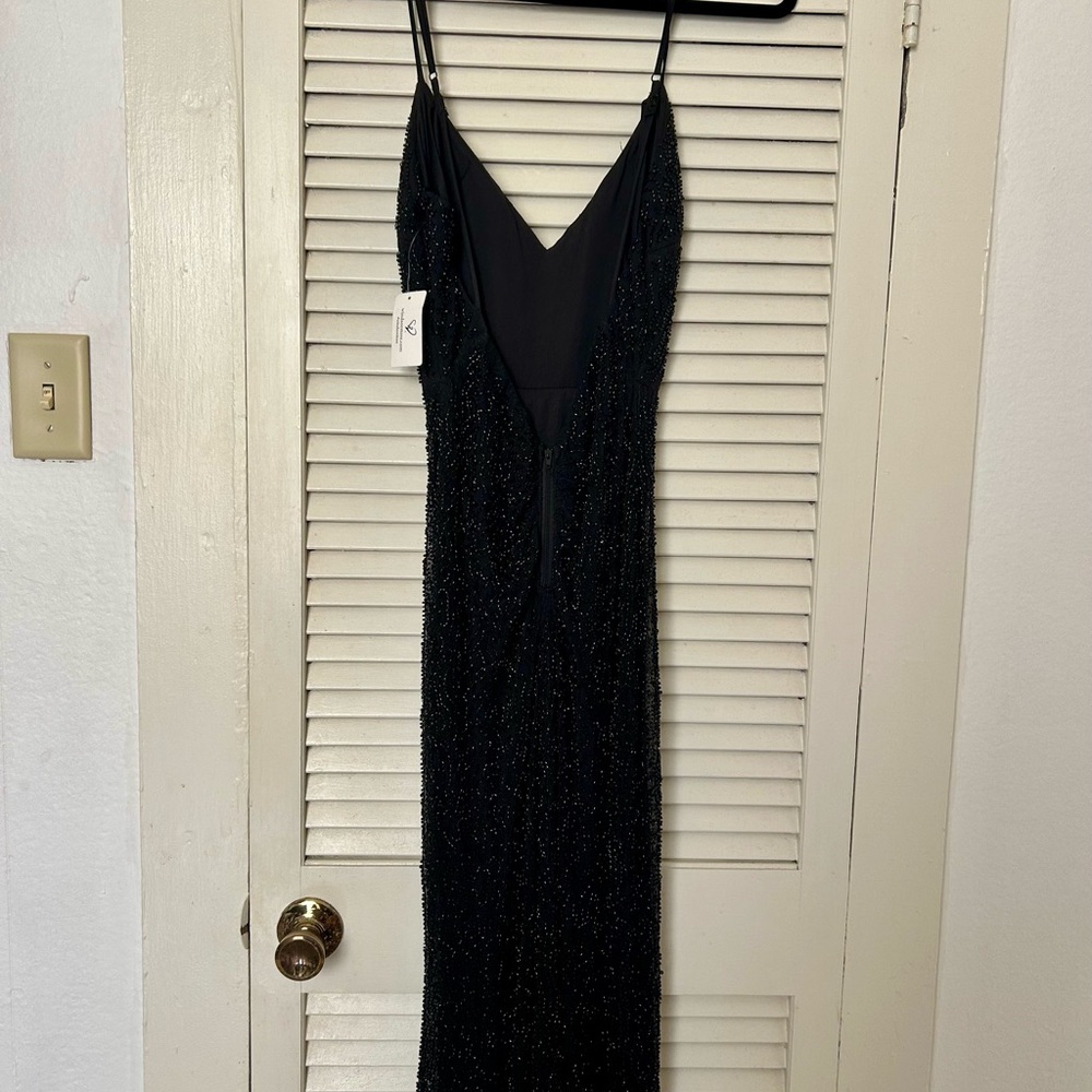Elegant Black Evening Gown - Picture 6 of 9